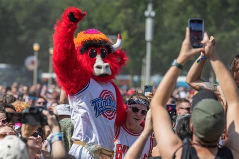 Benny the bull salary - By now Benny was a kind of part-time job with a salary — $10 per game. ... Benny the Bull interacts with a Detroit Pistons fan after Benny sprayed Silly String on him before the start of a game ...